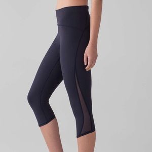 Train times midnight navy Lululemon crops